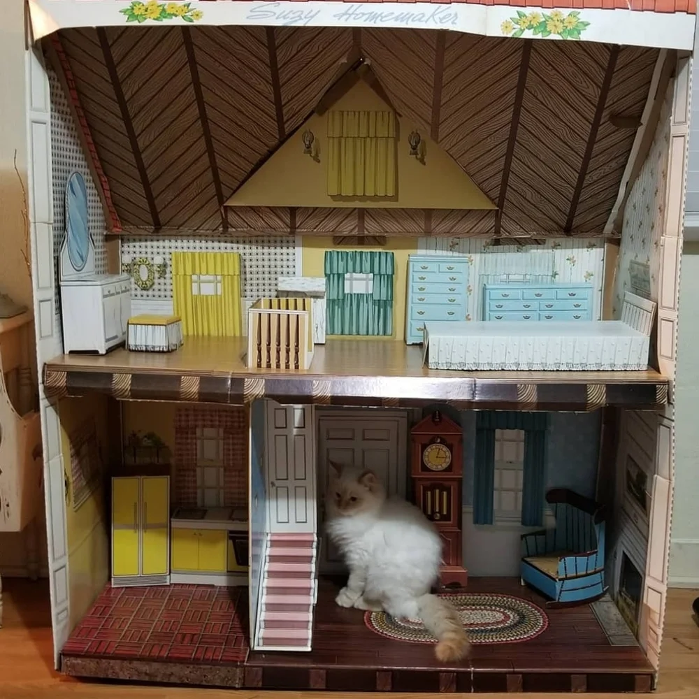 Extremely rare over 4ft high Suzy homemaker cardboard dollhouse - Picture 2 of 16